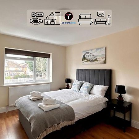 Stylish 2 Bedroom Flat By Tara Stays Short Lets & Serviced Accommodation Watford With Free Parking & Nearby Warner Studios Eksteriør billede