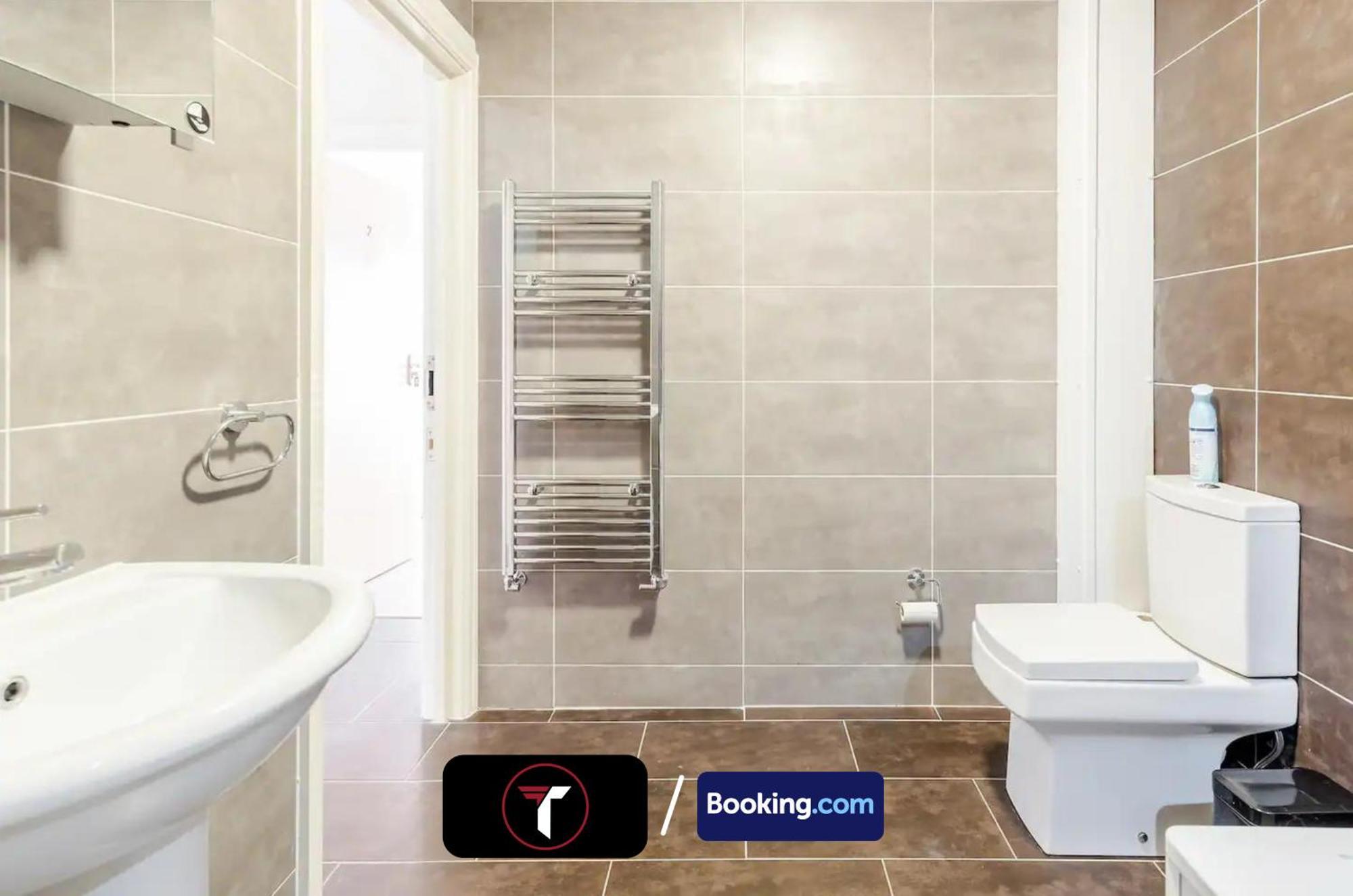 Stylish 2 Bedroom Flat By Tara Stays Short Lets & Serviced Accommodation Watford With Free Parking & Nearby Warner Studios Eksteriør billede