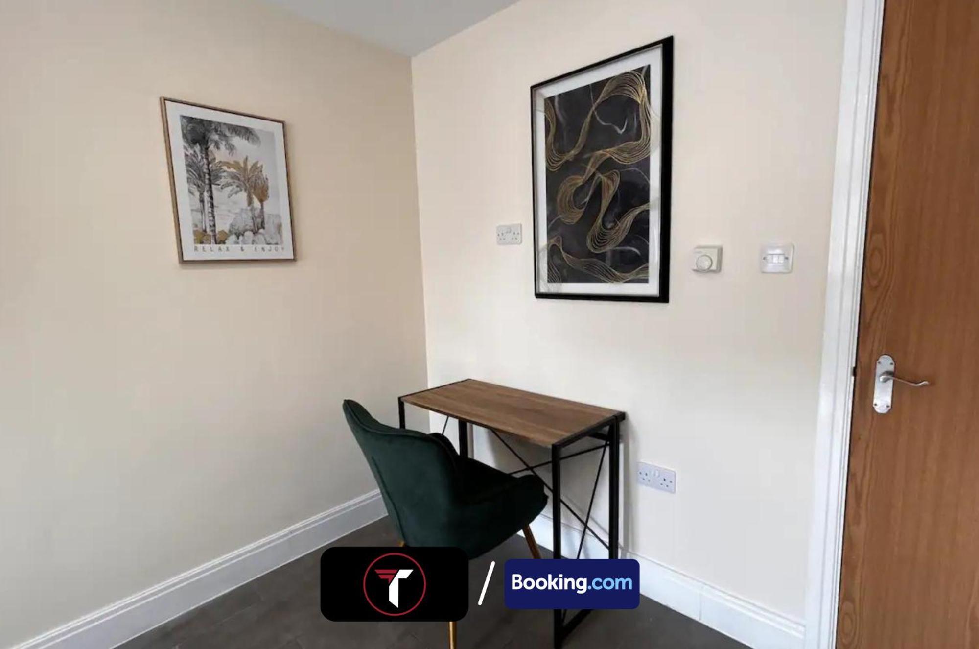 Stylish 2 Bedroom Flat By Tara Stays Short Lets & Serviced Accommodation Watford With Free Parking & Nearby Warner Studios Eksteriør billede