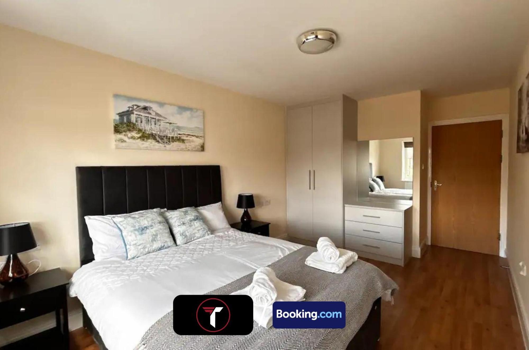 Stylish 2 Bedroom Flat By Tara Stays Short Lets & Serviced Accommodation Watford With Free Parking & Nearby Warner Studios Eksteriør billede