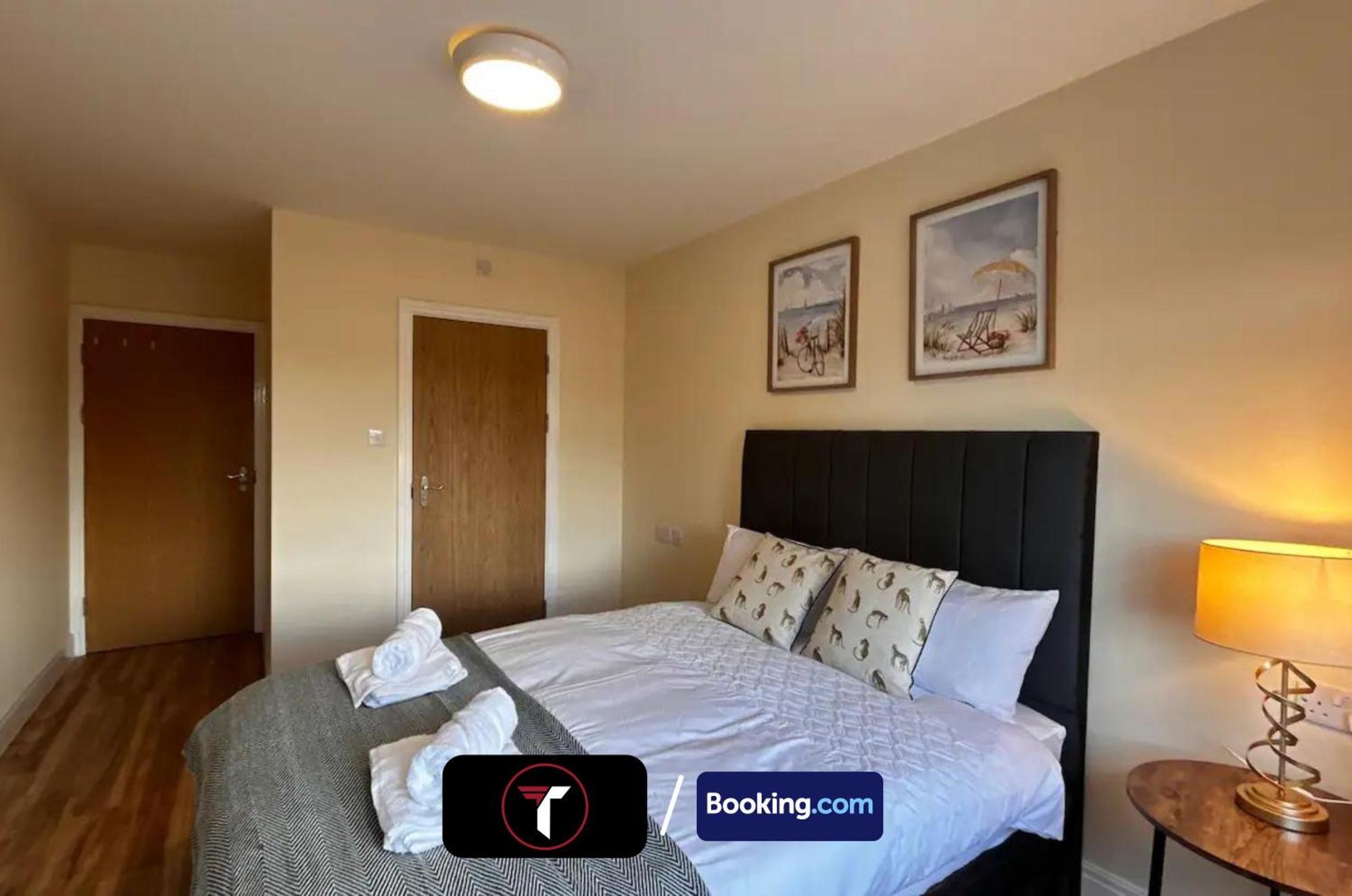 Stylish 2 Bedroom Flat By Tara Stays Short Lets & Serviced Accommodation Watford With Free Parking & Nearby Warner Studios Eksteriør billede