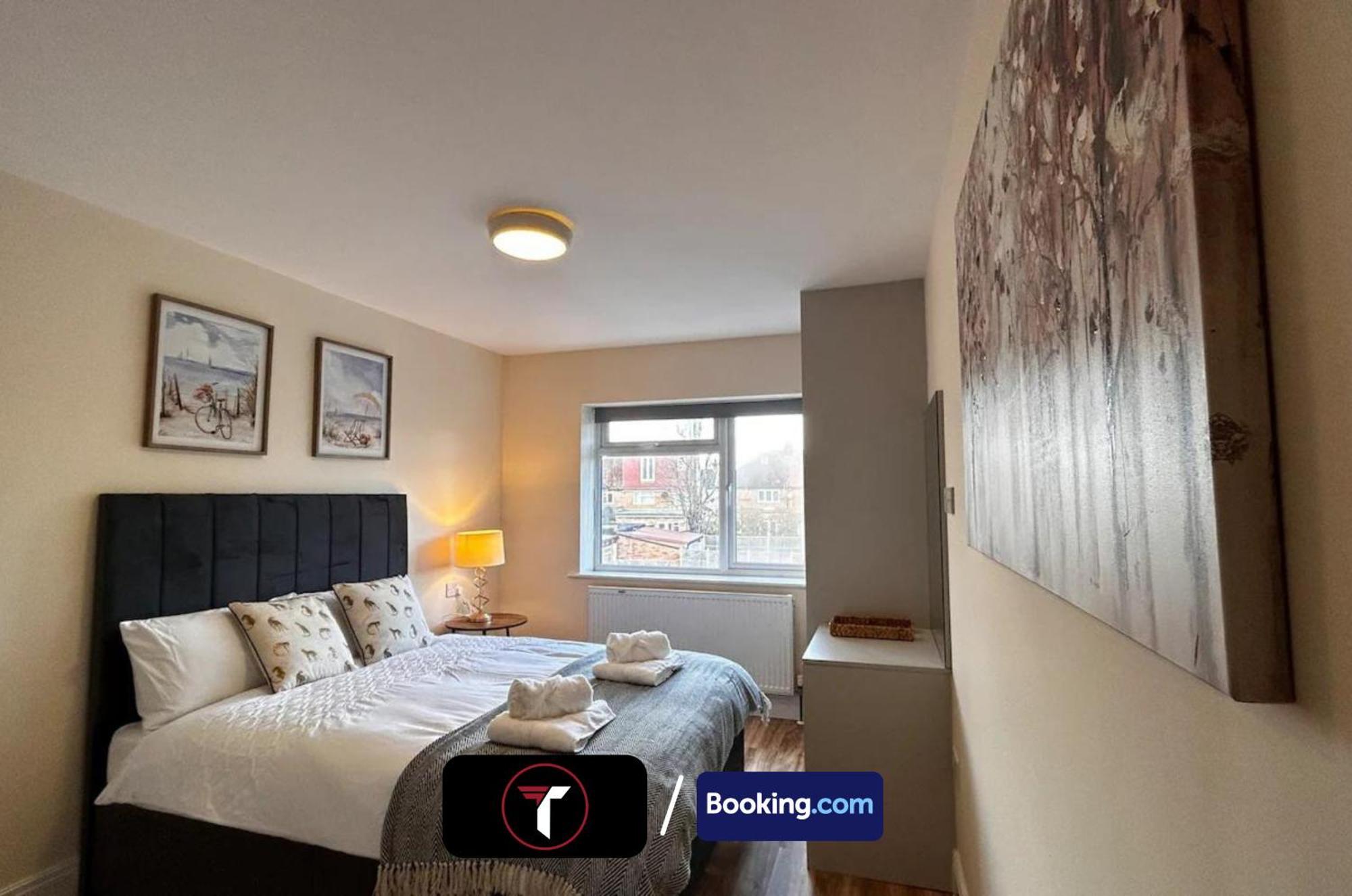 Stylish 2 Bedroom Flat By Tara Stays Short Lets & Serviced Accommodation Watford With Free Parking & Nearby Warner Studios Eksteriør billede