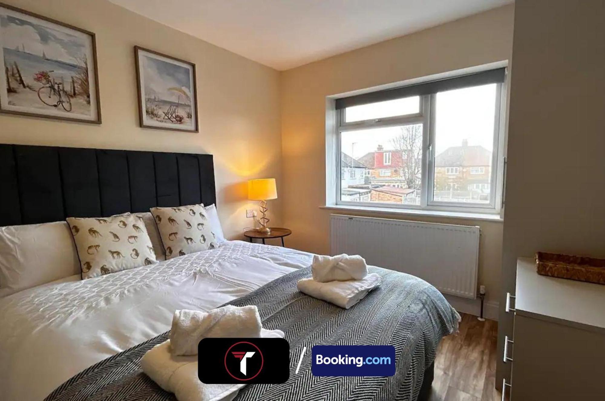 Stylish 2 Bedroom Flat By Tara Stays Short Lets & Serviced Accommodation Watford With Free Parking & Nearby Warner Studios Eksteriør billede